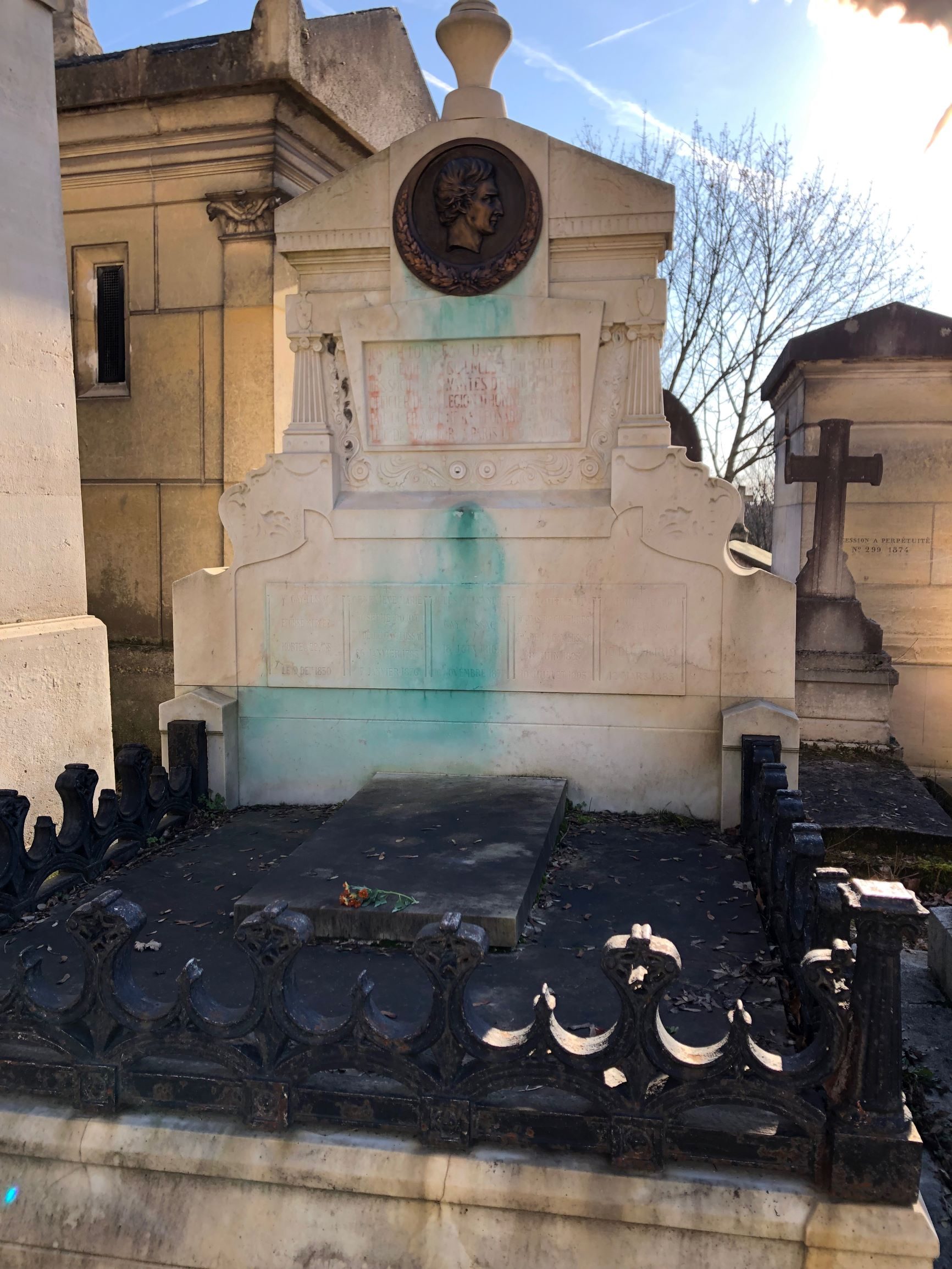 Joseph Gay Lussac's tomb, Paris (5).JPG